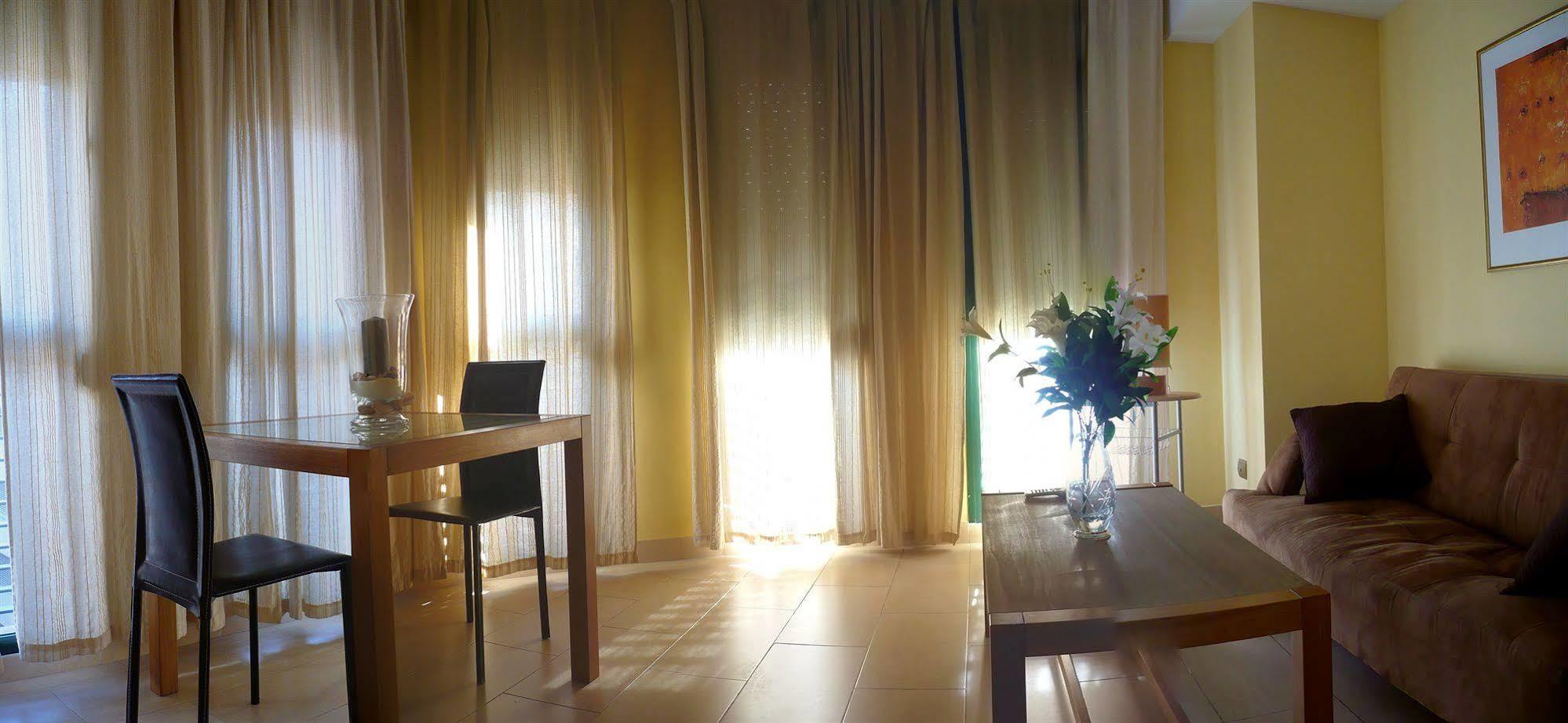 Apartamentos Suites Oficentro Malaga Ngoại thất bức ảnh